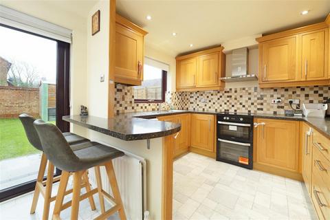 3 bedroom terraced house for sale, Rampion Close, Grove Green