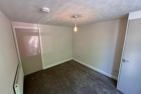 2 bedroom flat to rent, Evesham Road, Astwood Bank, Redditch