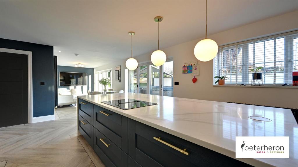 Open Plan Dining Kitchen &amp; Family Area