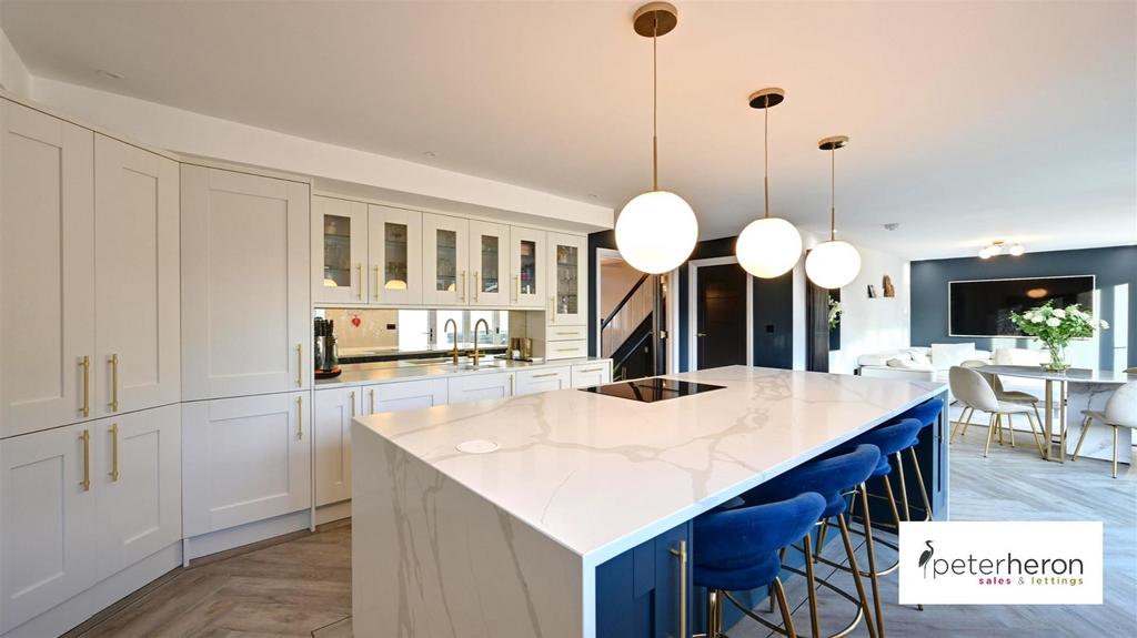 Open Plan Dining Kitchen &amp; Family Area