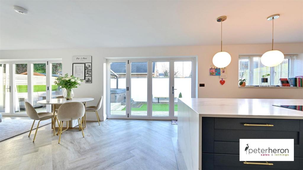 Open Plan Dining Kitchen &amp; Family Area