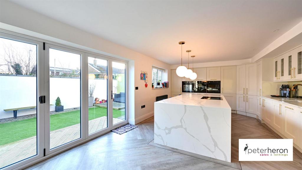 Open Plan Dining Kitchen &amp; Family Area