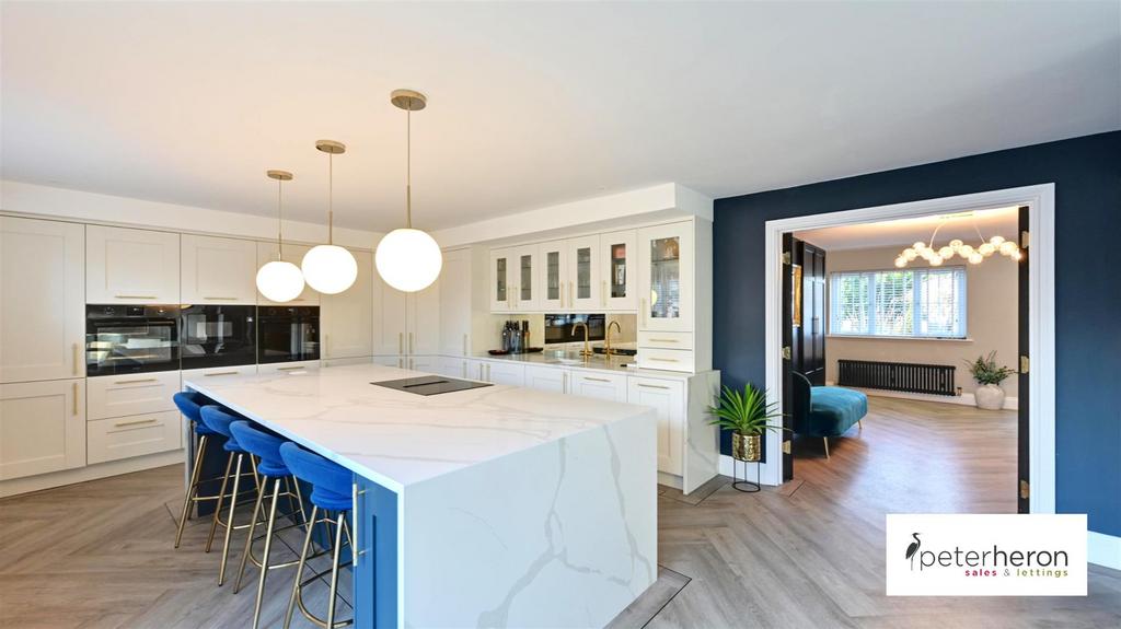 Open Plan Dining Kitchen &amp; Family Area