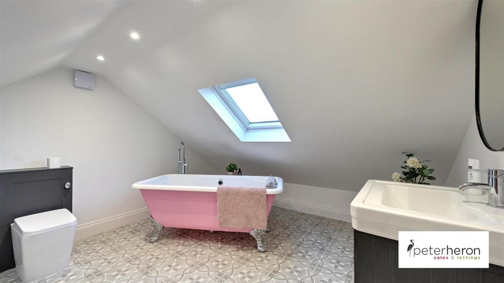 En-Suite Bathroom