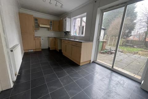 3 bedroom terraced house to rent, Peacock Road, Wednesbury