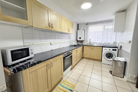 3 bedroom terraced house for sale, Kennard Road, London