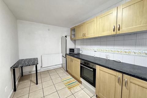 3 bedroom terraced house for sale, Kennard Road, London