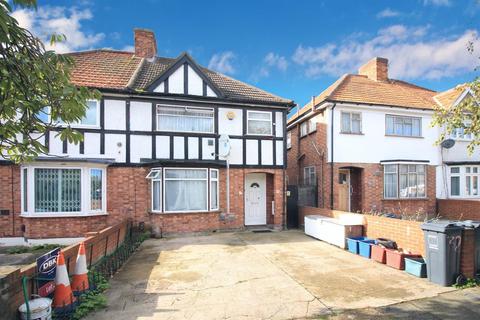 4 bedroom semi-detached house to rent, Gresham Road, Hounslow TW3