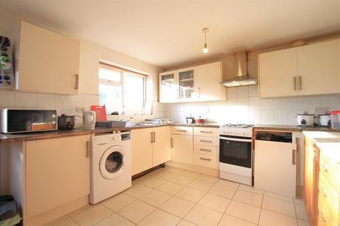 4 bedroom semi-detached house to rent, Gresham Road, Hounslow TW3