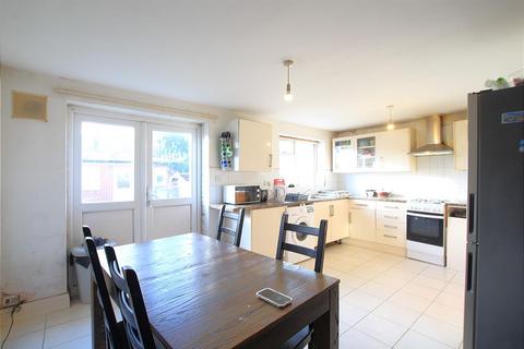 4 bedroom semi-detached house to rent, Gresham Road, Hounslow TW3