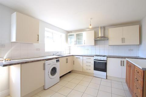 4 bedroom semi-detached house to rent, Gresham Road, Hounslow TW3