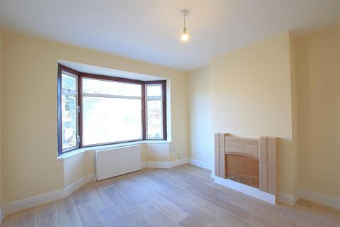 4 bedroom semi-detached house to rent, Gresham Road, Hounslow TW3