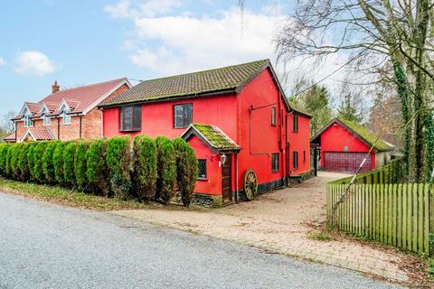 4 bedroom detached house for sale, Mere Road, Stow Bedon