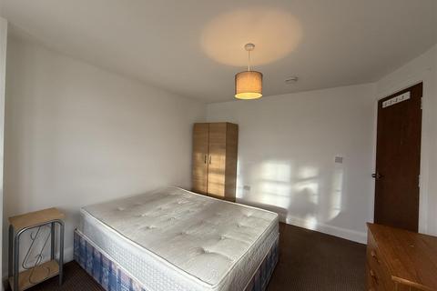 1 bedroom in a house share to rent, Warner Close, Hayes