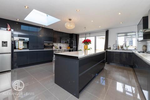 6 bedroom semi-detached house for sale, Sturgeons Way, Hitchin, SG4 0BN