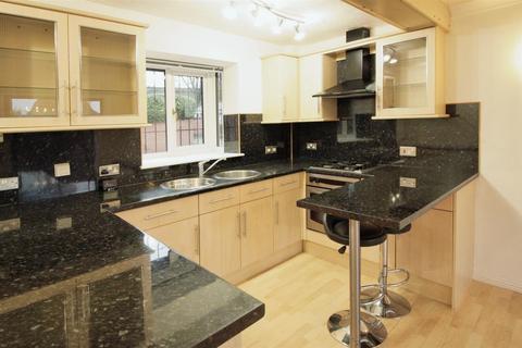 2 bedroom townhouse for sale, Leventhorpe Court, Leeds LS26