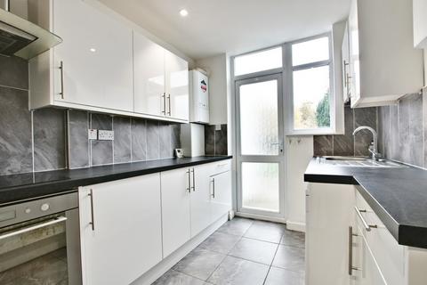 3 bedroom semi-detached house to rent, Eden Park Avenue, Beckenham BR3