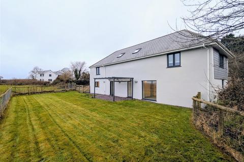 4 bedroom detached house to rent, Edge of Town