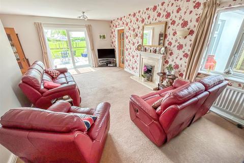 4 bedroom detached bungalow for sale, Aston Square, Aston