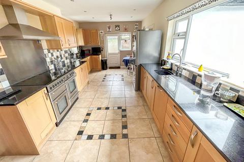 4 bedroom detached bungalow for sale, Aston Square, Aston