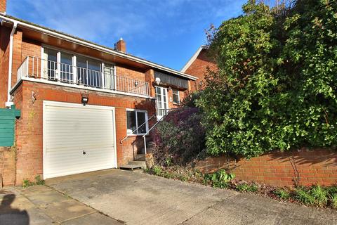 Copt Elm Close, Charlton Kings, Cheltenham