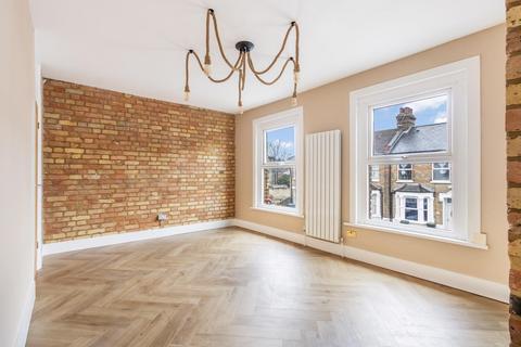 1 bedroom flat for sale, Buckstone Road, London, N18