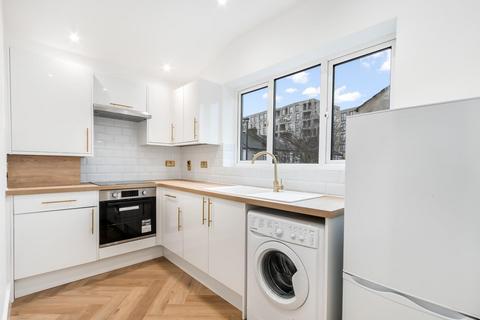 1 bedroom flat for sale, Buckstone Road, London, N18