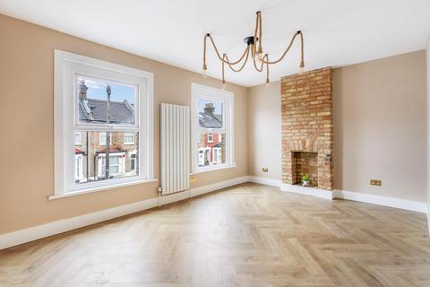 1 bedroom flat for sale, Buckstone Road, London, N18