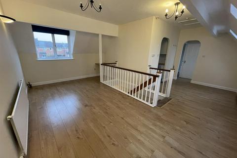 2 bedroom coach house to rent, Chantry Gate, Cheltenham GL52