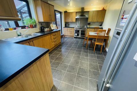 4 bedroom detached house for sale, Farriers Way, Crowhill