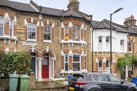 2 bedroom apartment to rent, Goodrich Road London SE22