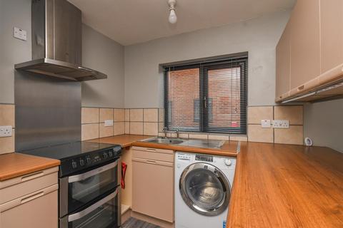 2 bedroom maisonette for sale, 28 Willowdale Grange, Tettenhall, Wolverhampton, WV6 9NY