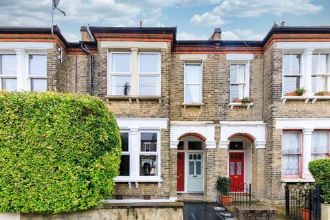 2 bedroom flat to rent, Avarn Road, London SW17