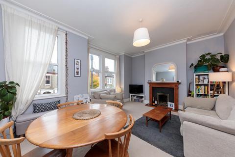 2 bedroom flat to rent, Avarn Road, London SW17