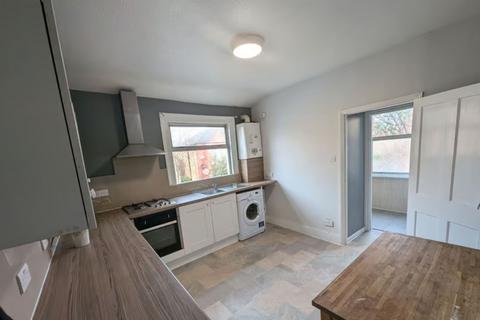 3 bedroom flat to rent, Woodbury Street, London, SW17