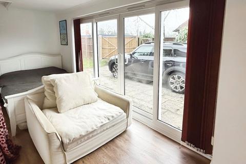 60 Burnetts Road, Windsor, SL4 5PL