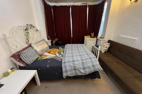 1 bedroom in a house share to rent, Thornton Heath CR7