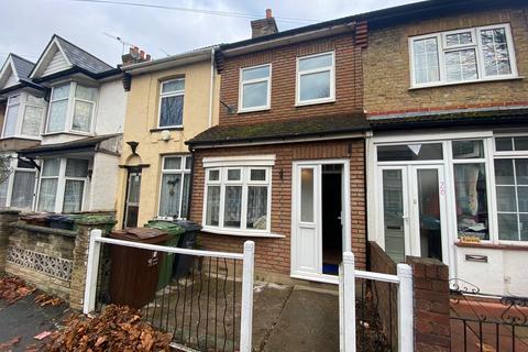 2 bedroom terraced house to rent, 18 Wedderburn Road Barking IG11 7XG