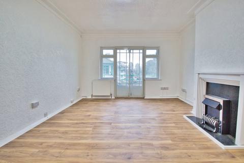 2 bedroom flat to rent, Elm Park Court, Elm Park Road, Pinner