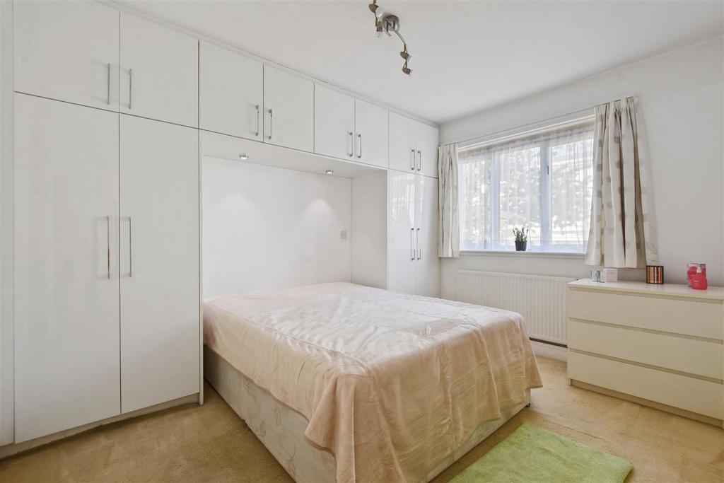 06-8f2e GCWT - 37 Sheffield Terrace - Bedroom -Orig