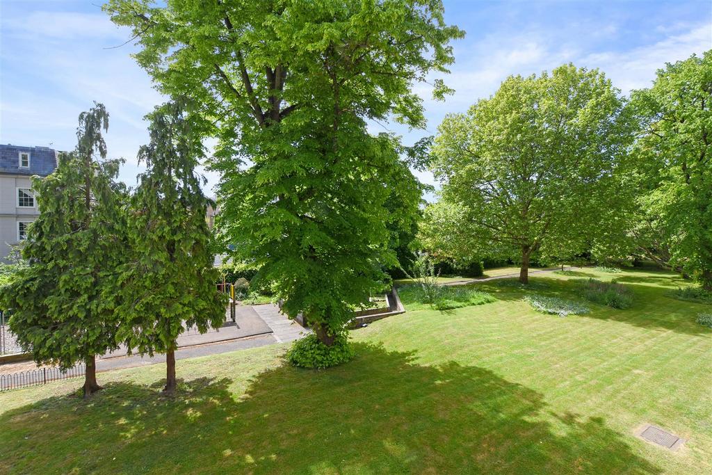 08-2a8c GCWT - 37 Sheffield Terrace - Gdn -Original