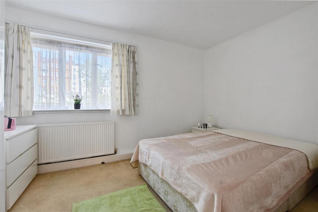 03-6c05 GCWT - 37 Sheffield Terrace - Bedroom  3-Or
