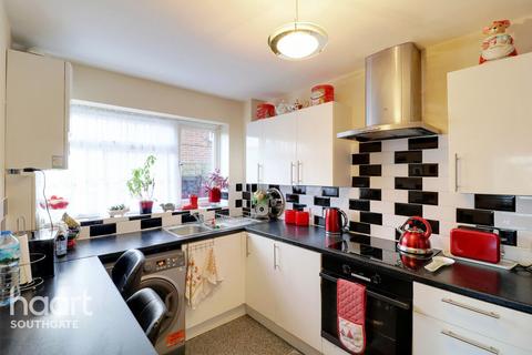 1 bedroom apartment for sale, Windsor Court, London