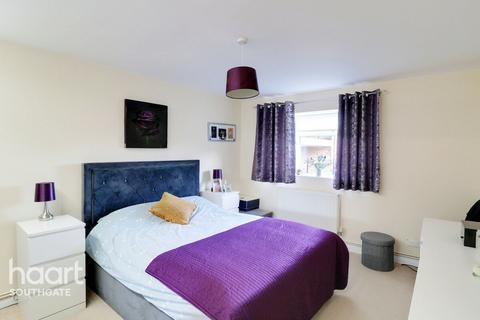 1 bedroom apartment for sale, Windsor Court, London