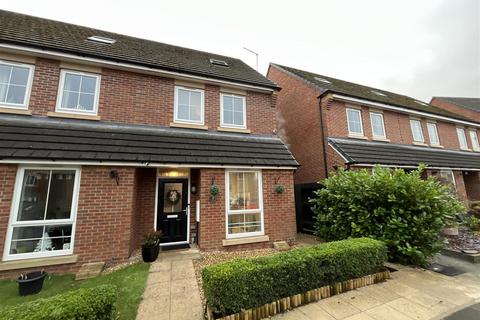 3 bedroom townhouse for sale, Bowers Drive, Silverdale, Newcastle