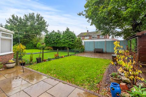 3 bedroom property for sale, Barnes Avenue, Fearnhead, WA2