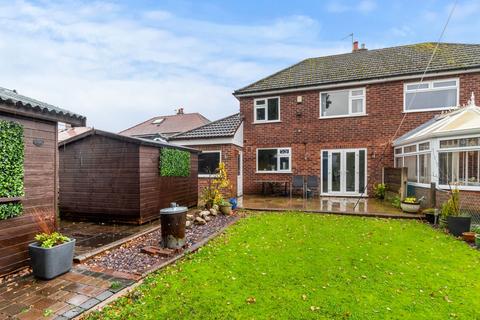 3 bedroom property for sale, Barnes Avenue, Fearnhead, WA2