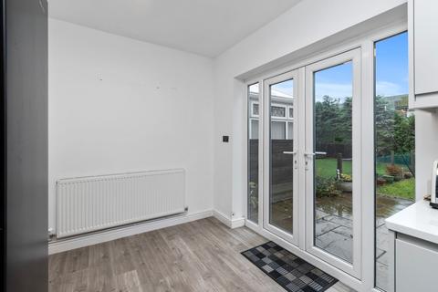 21 Barnes Avenue, Fearnhead, Warrington, WA2 0BL