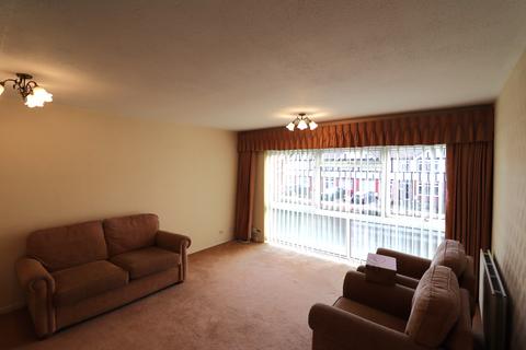 2 bedroom flat to rent, Poplar Way, Ilford IG6