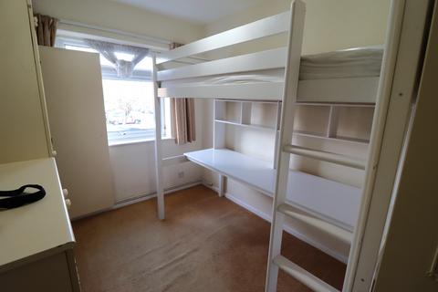 2 bedroom flat to rent, Poplar Way, Ilford IG6